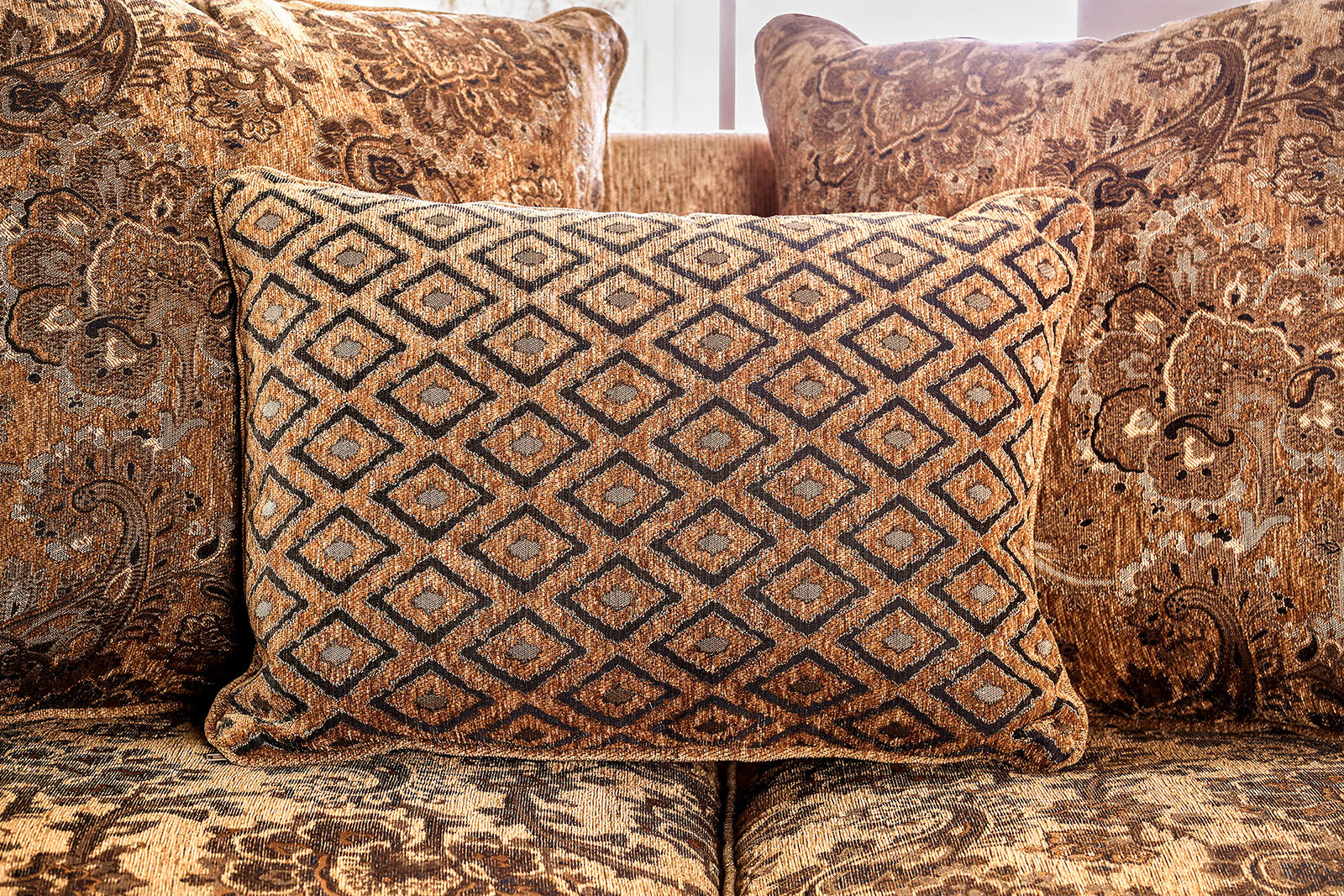 Nicanor Tan/Gold Loveseat