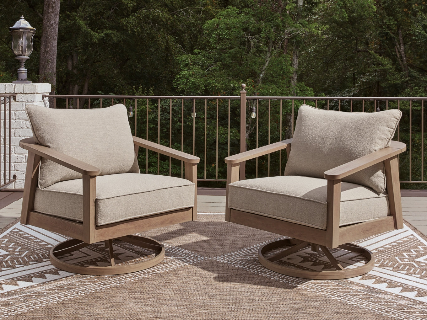 Francis Beach Outdoor Seating