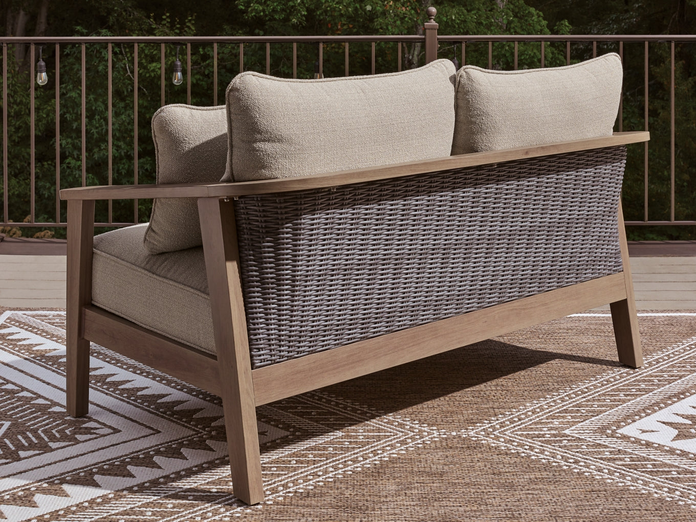 Francis Beach Outdoor Seating
