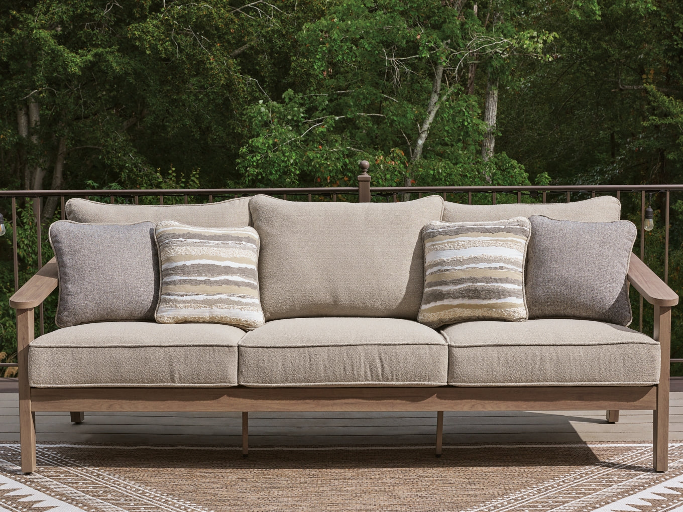 Francis Beach Outdoor Seating
