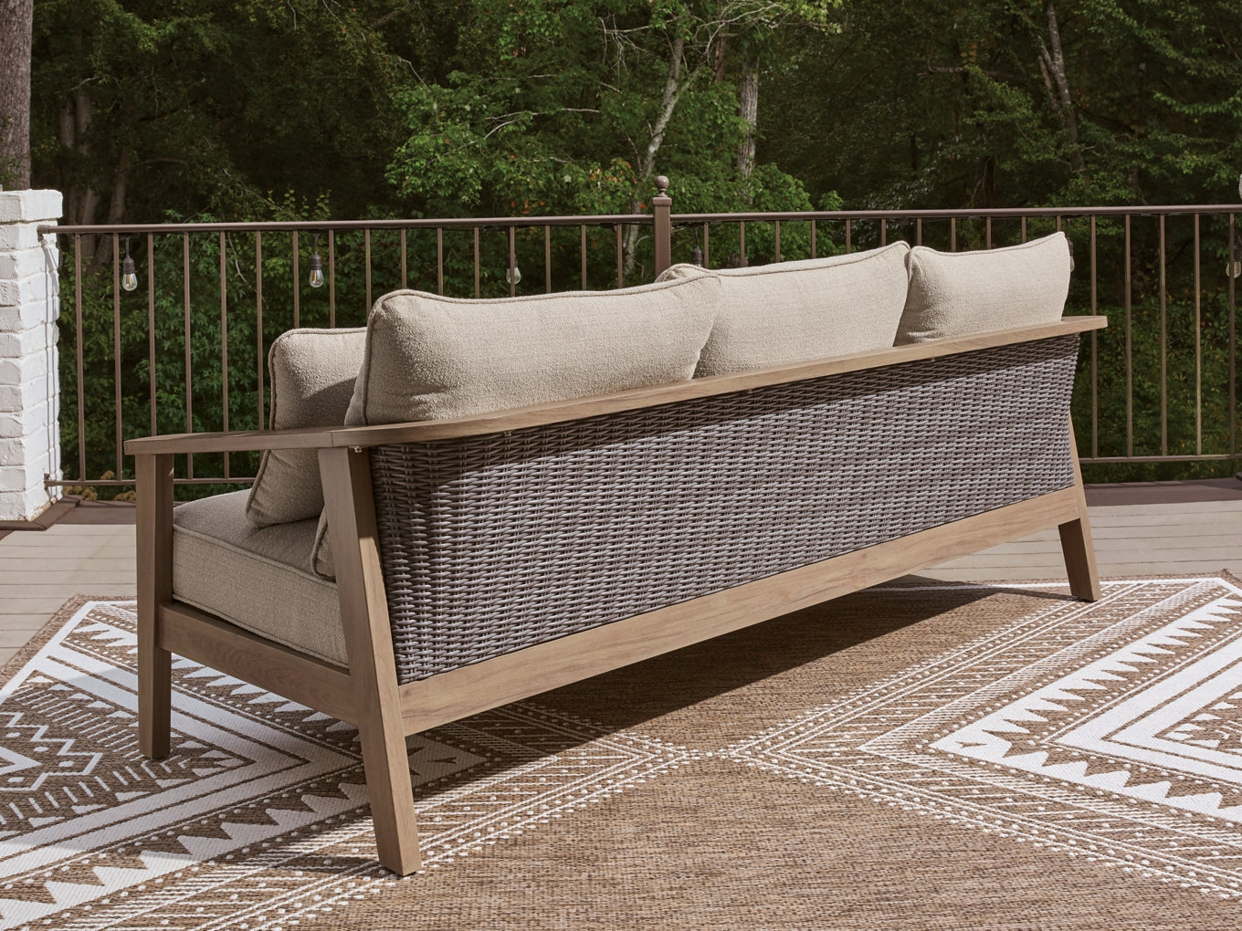 Francis Beach Outdoor Seating