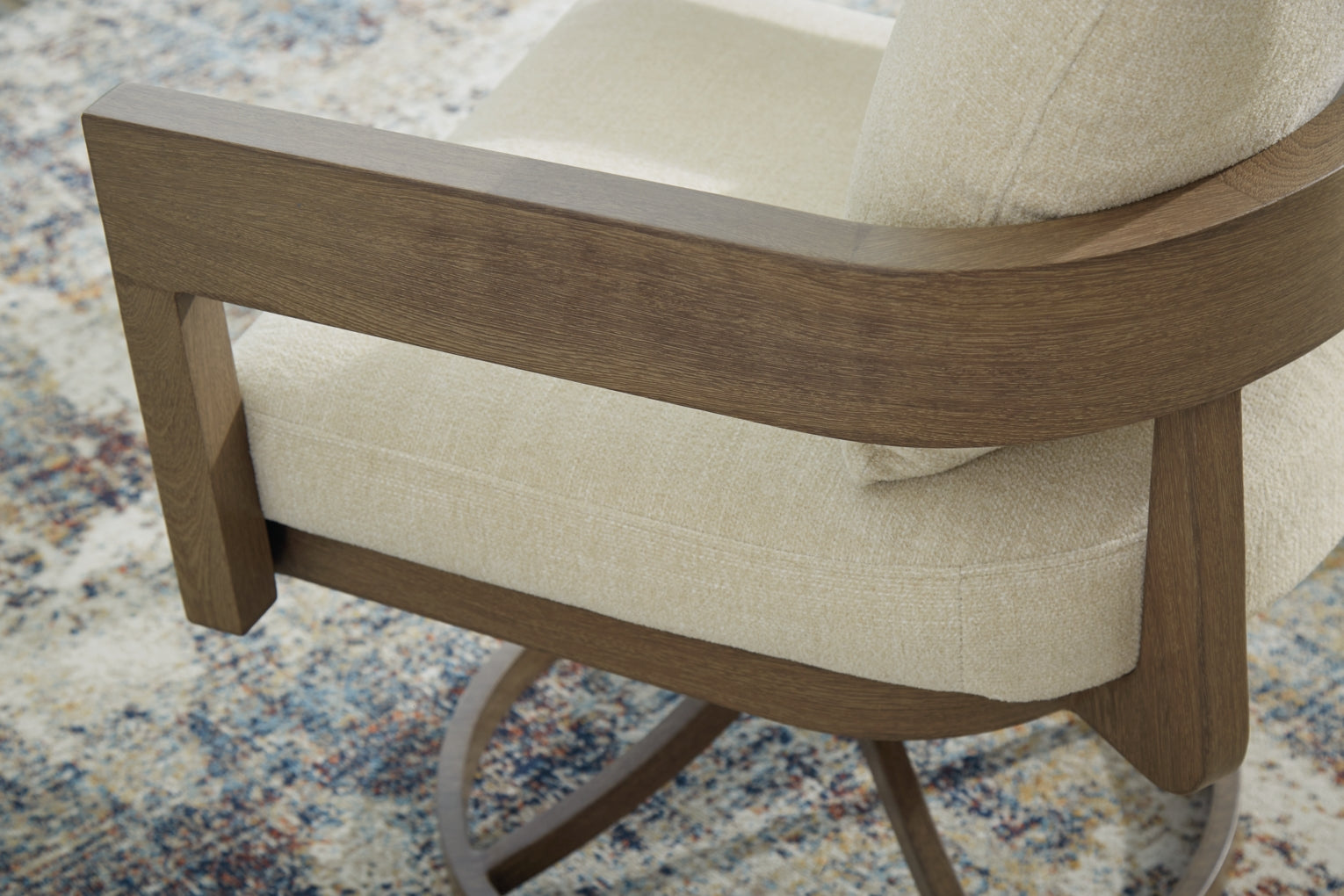 Serene Bay Swivel Chair w/Cushion