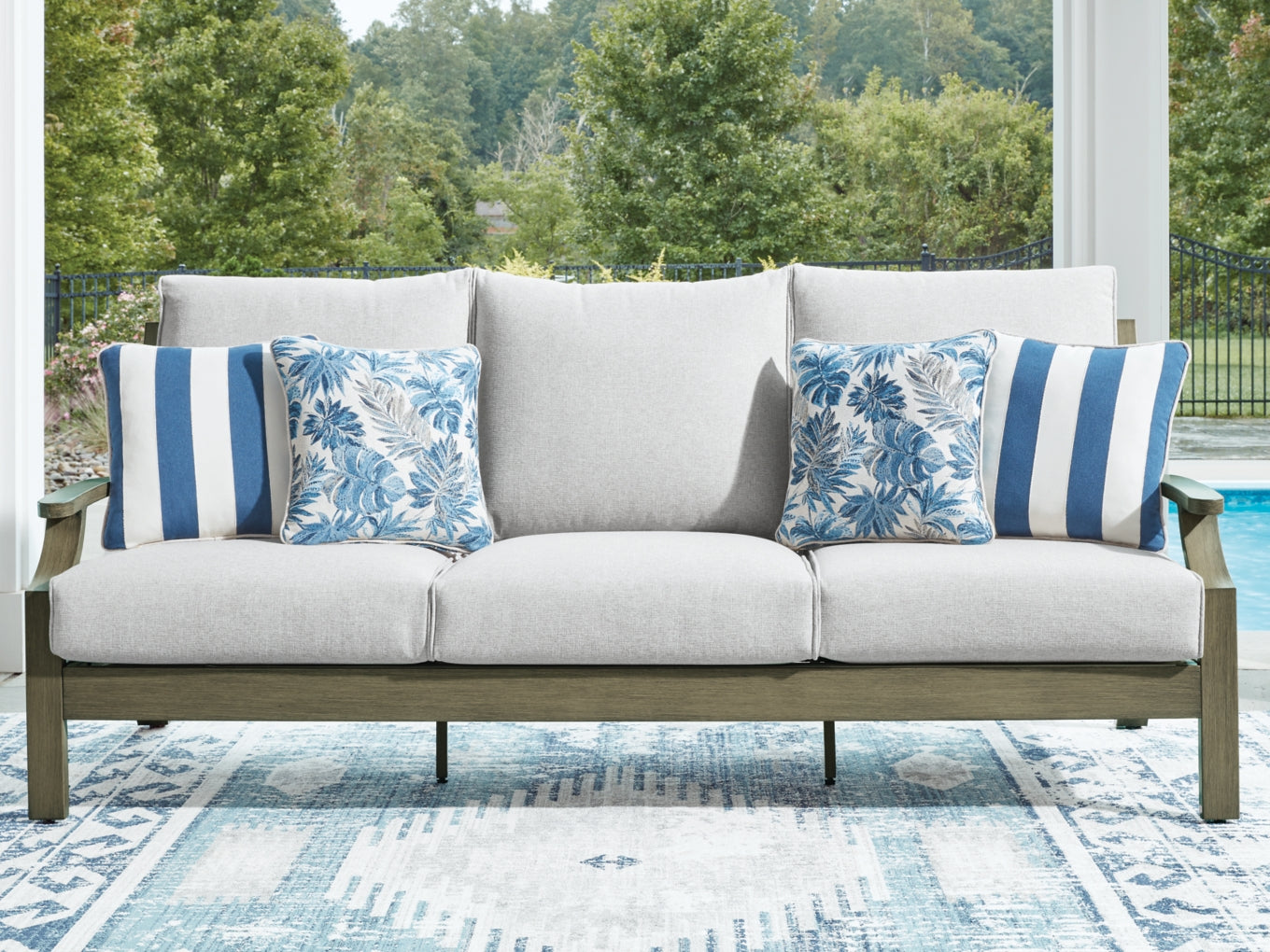 Rainier Ranch Outdoor Seating
