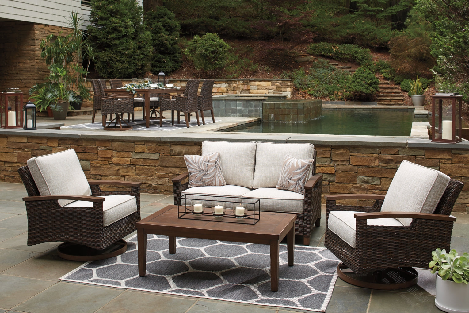 Paradise Trail Outdoor Seating