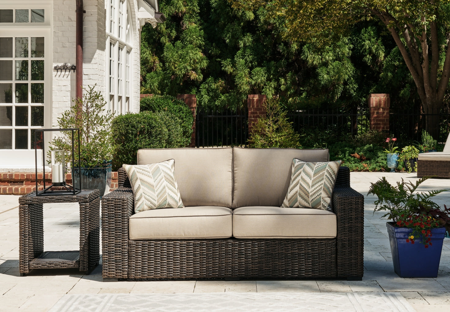 Coastline Bay Outdoor Seating