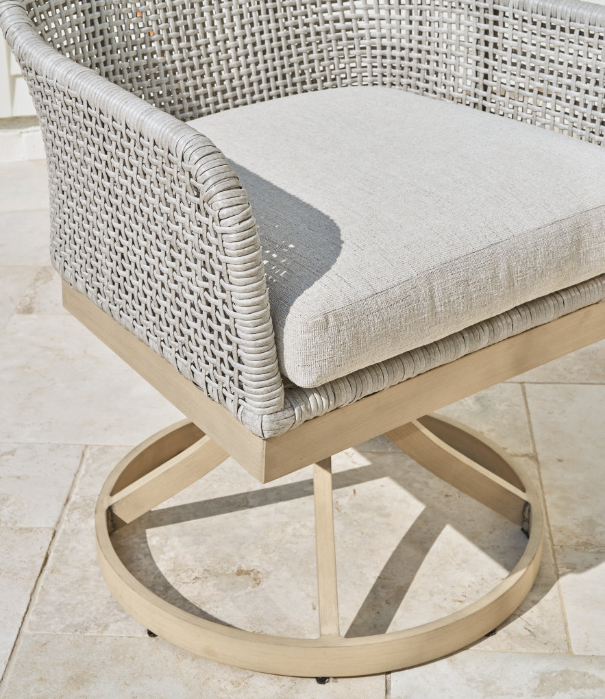 Seton Creek Swivel Chair w/Cushion