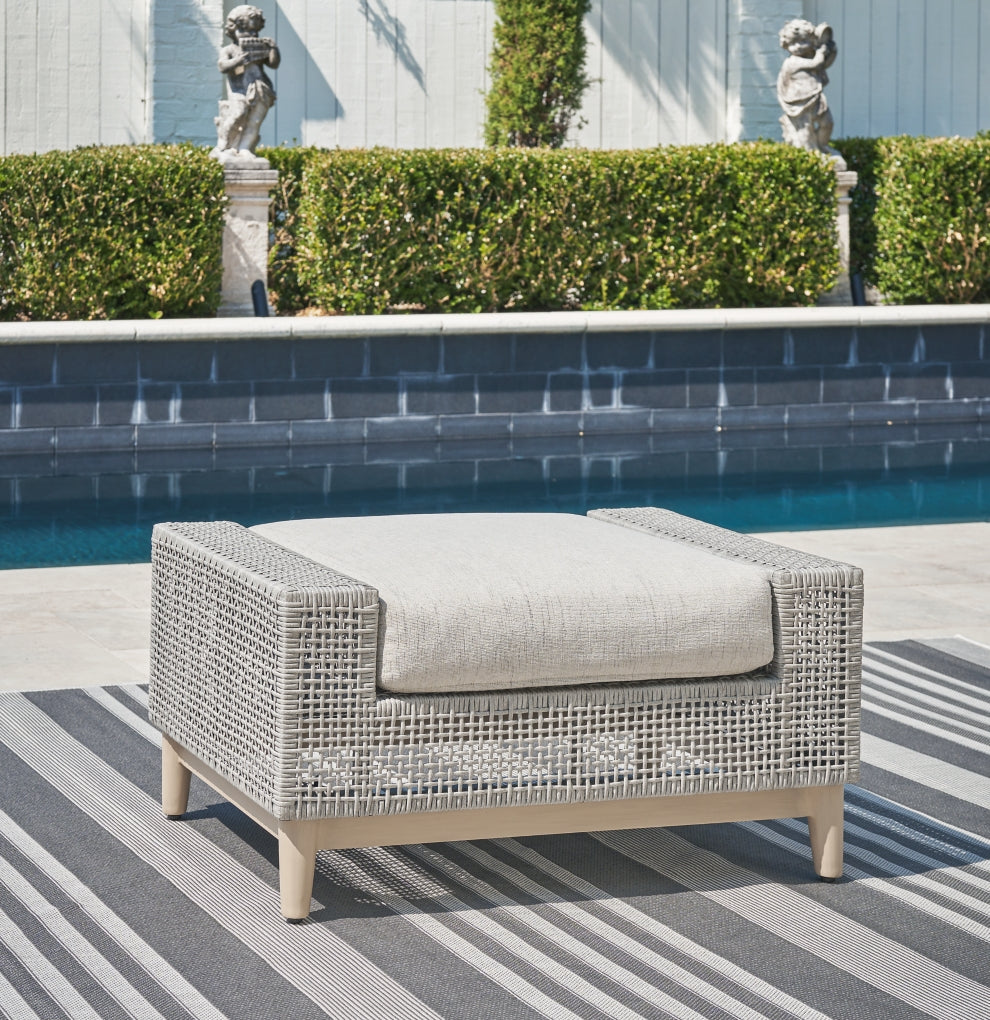 Seton Creek Outdoor Seating