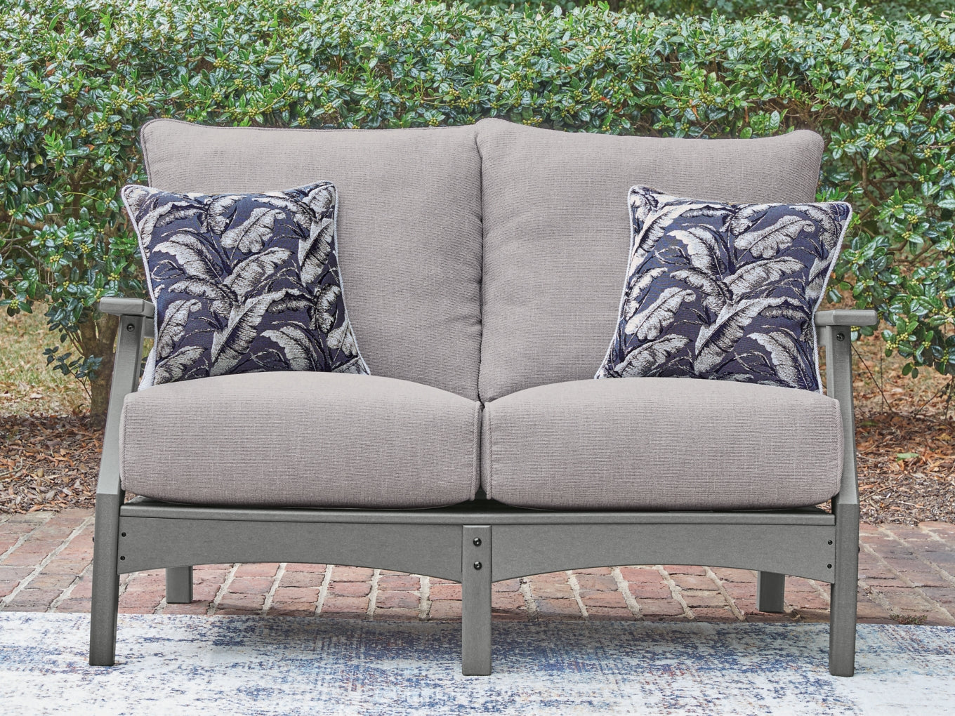 Lone View Bay Outdoor Seating