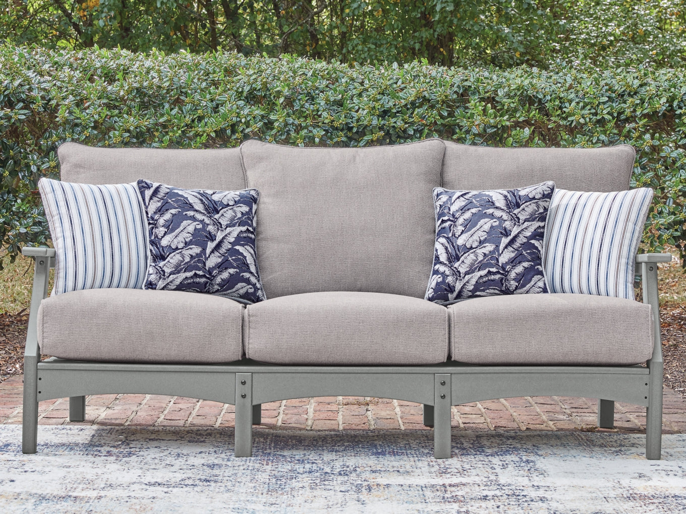 Lone View Bay Outdoor Seating