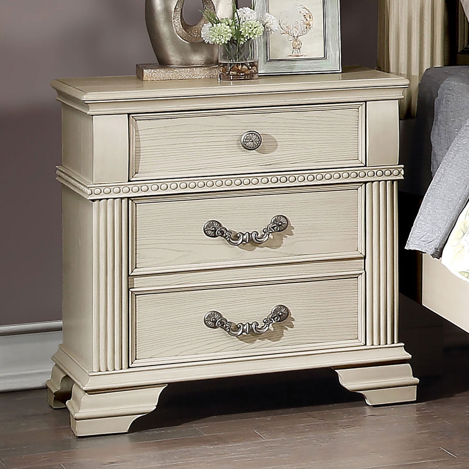 Pamphilos Antique White Queen Bed & Nightstand & Dresser & Mirror & Chest