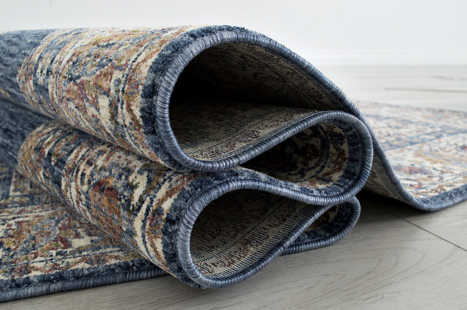Payas Blue/Multi 5' X 7' Area Rug