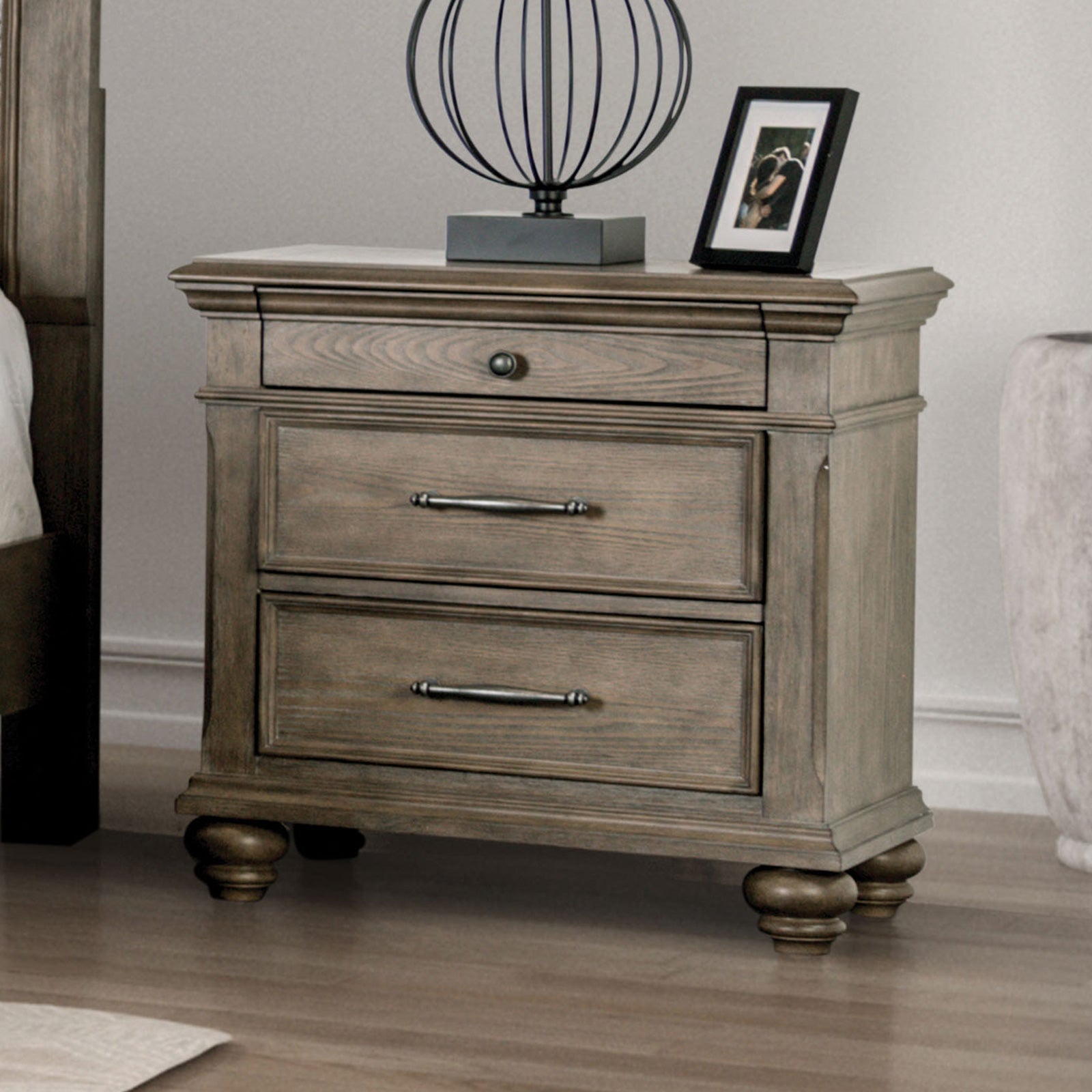 Philomath Aged Oak 5 Pc. Queen Bedroom Set w/ Chest