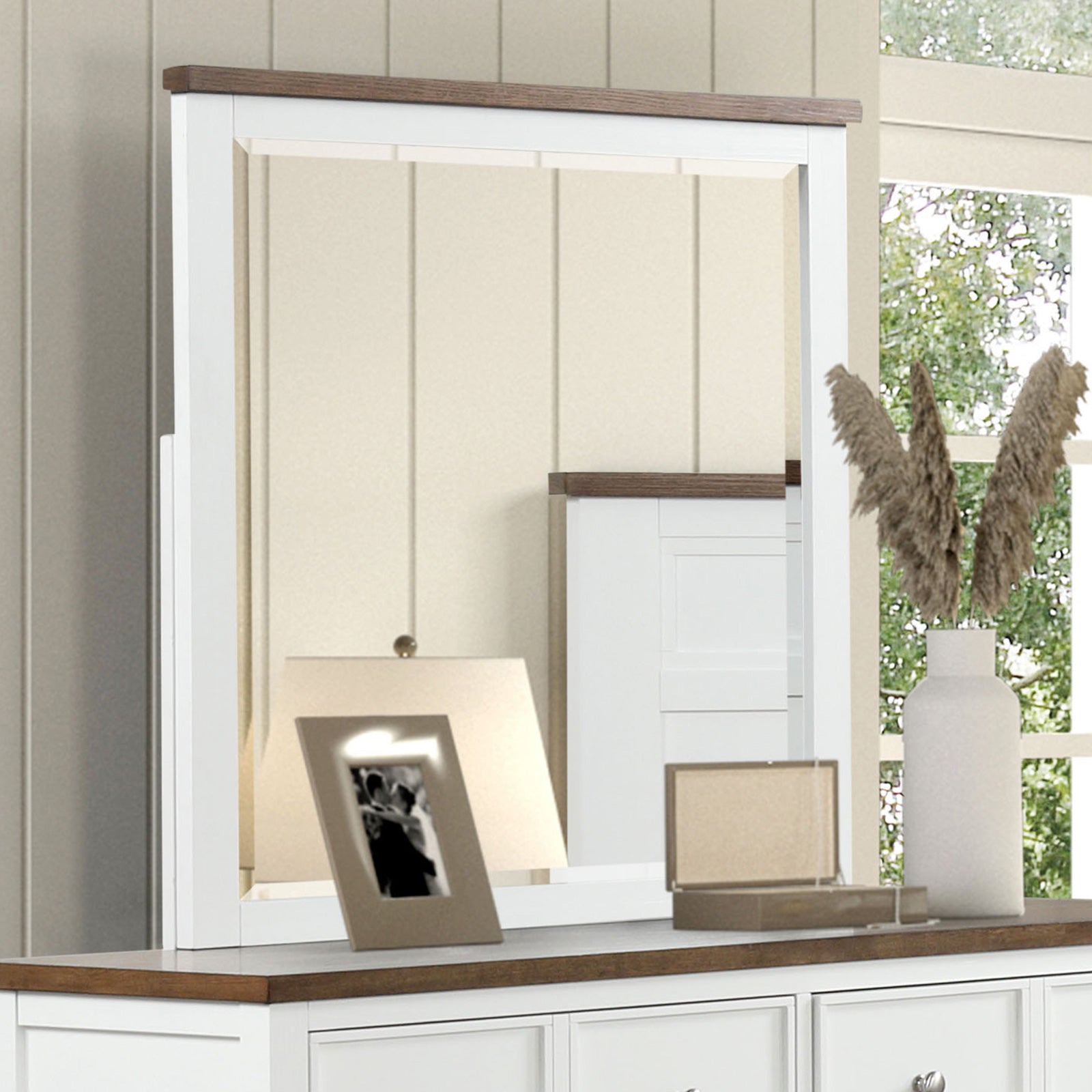 Pinetop White Twin 5 Piece Bedroom Set w/Chest