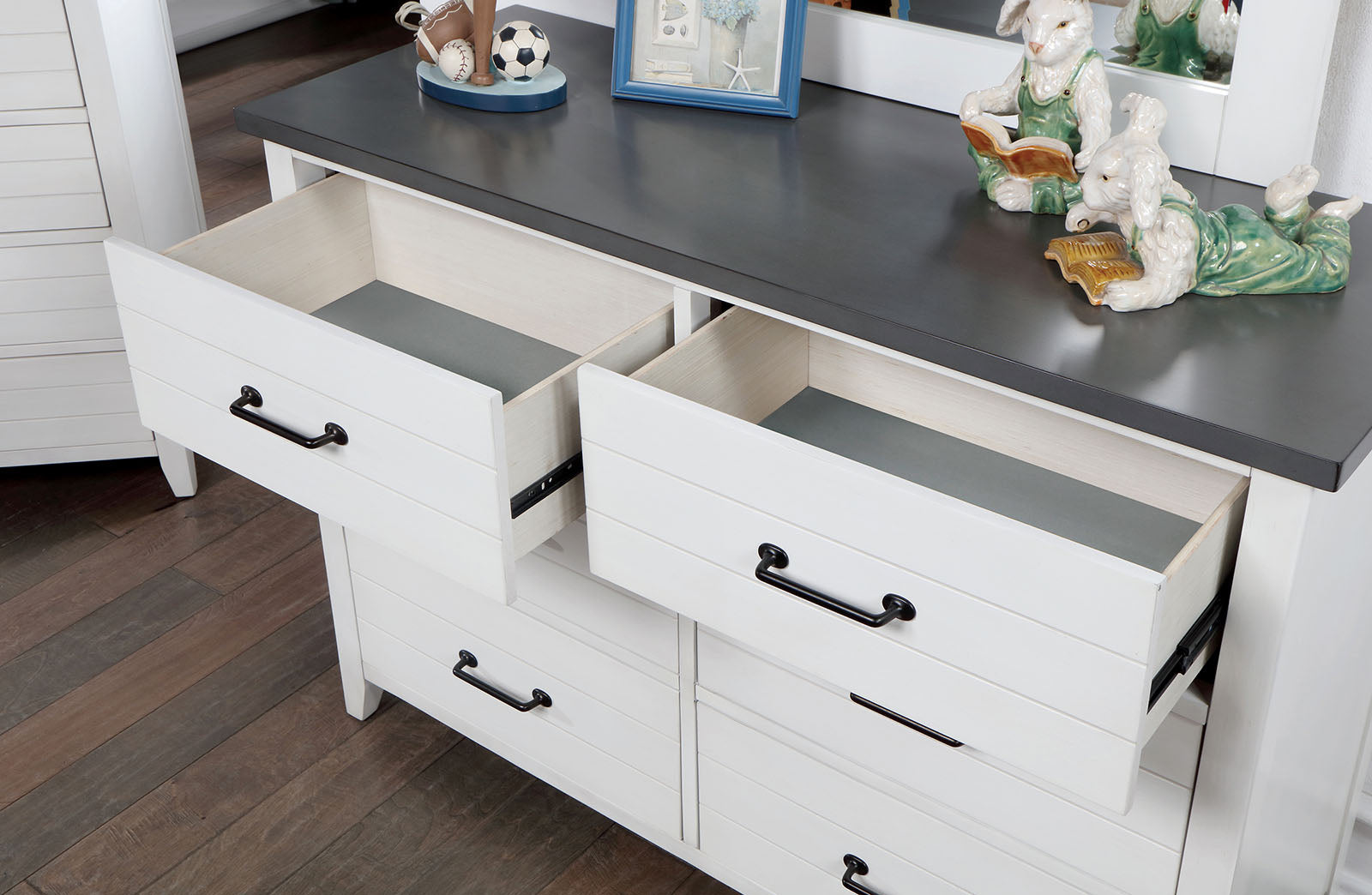 Priam White/Gray 4 Pc. Twin Bedroom Set