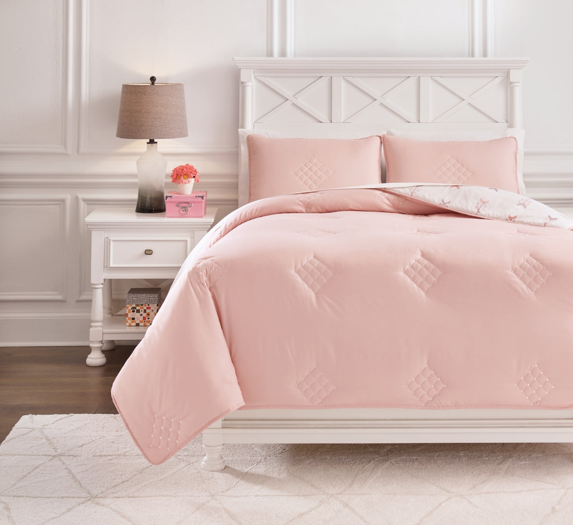 Lexann Comforter Set