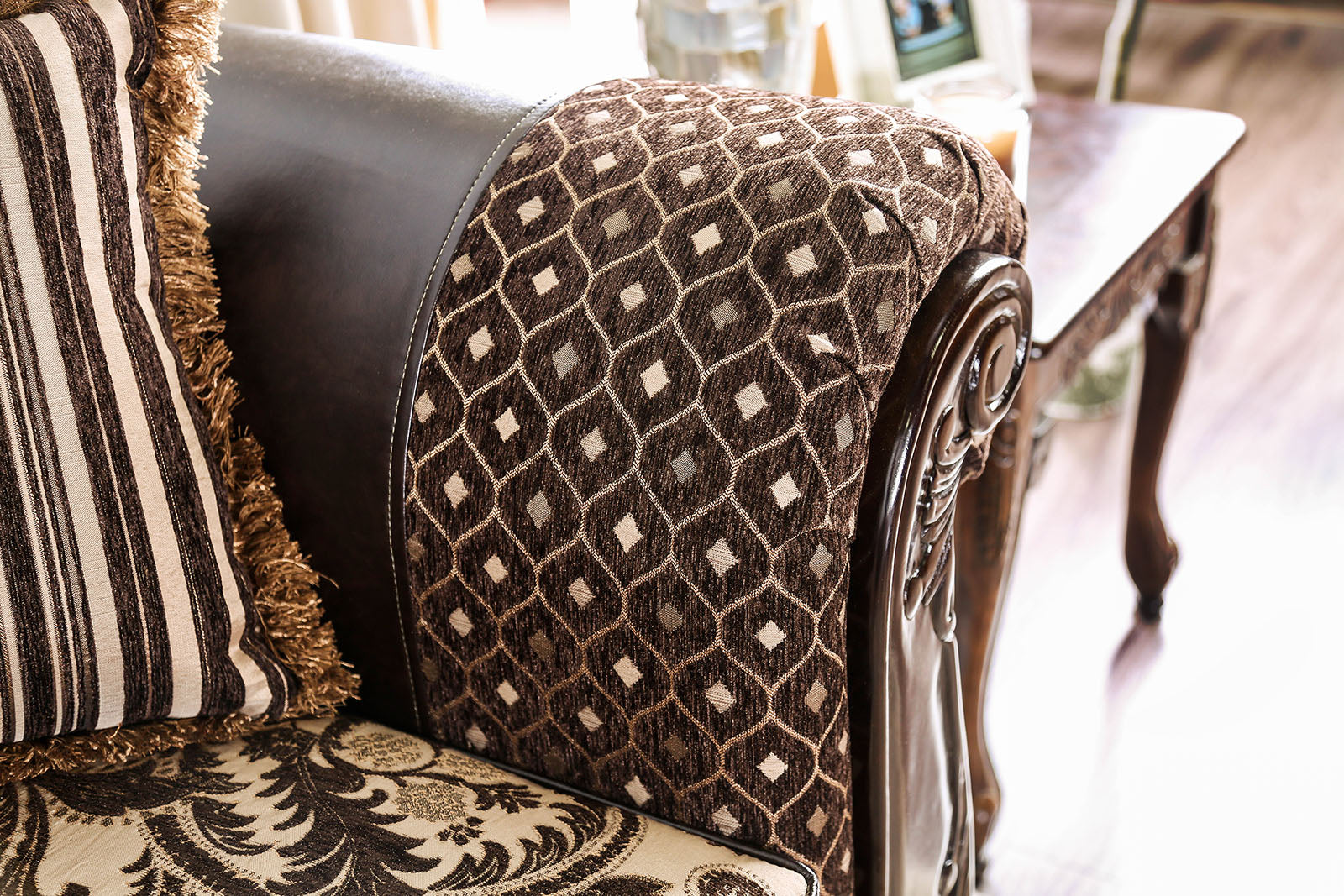 Quirino Light Brown/Dark Brown Sofa