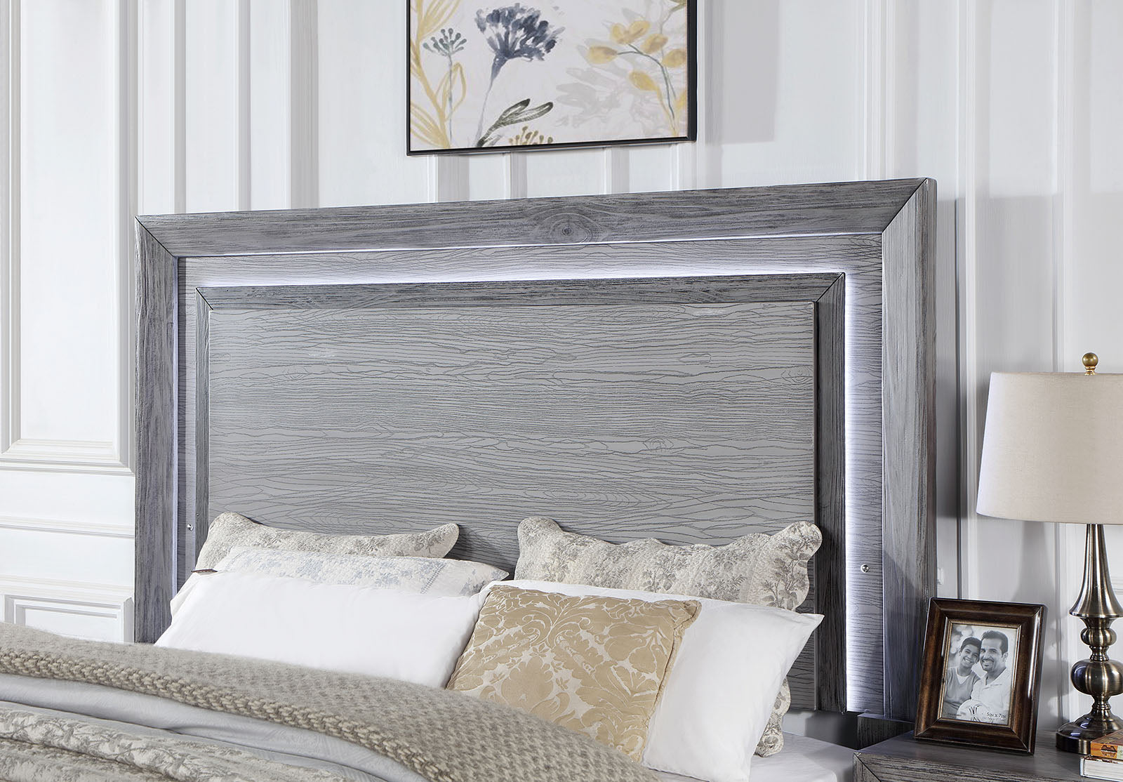 Raiden Gray 5 Pc. Queen Bedroom Set w/ Chest