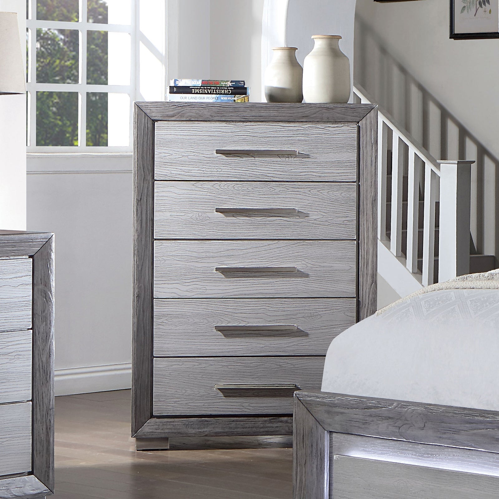 Raiden Gray 5 Pc. Queen Bedroom Set w/ Chest