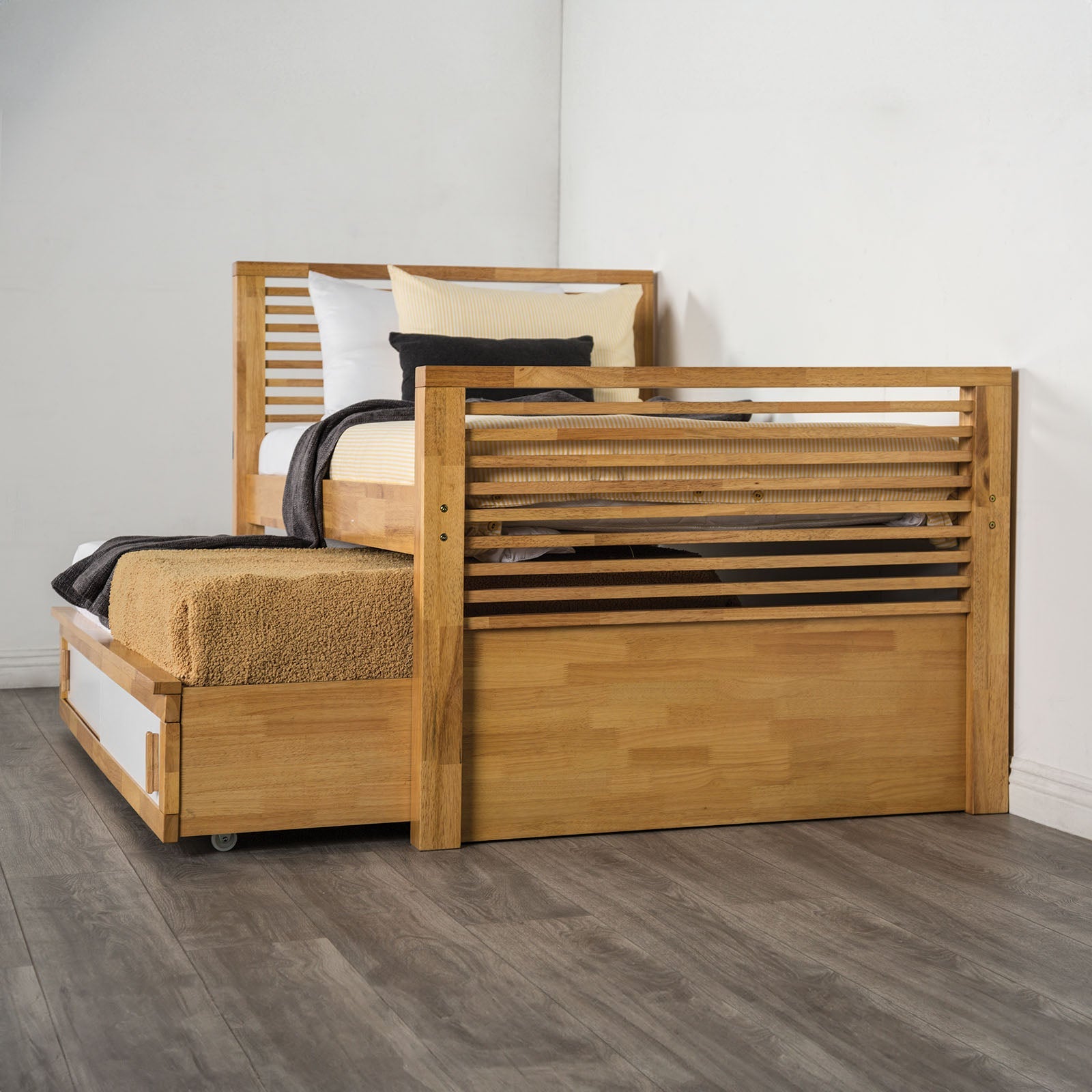 Richland Light Oak Bed