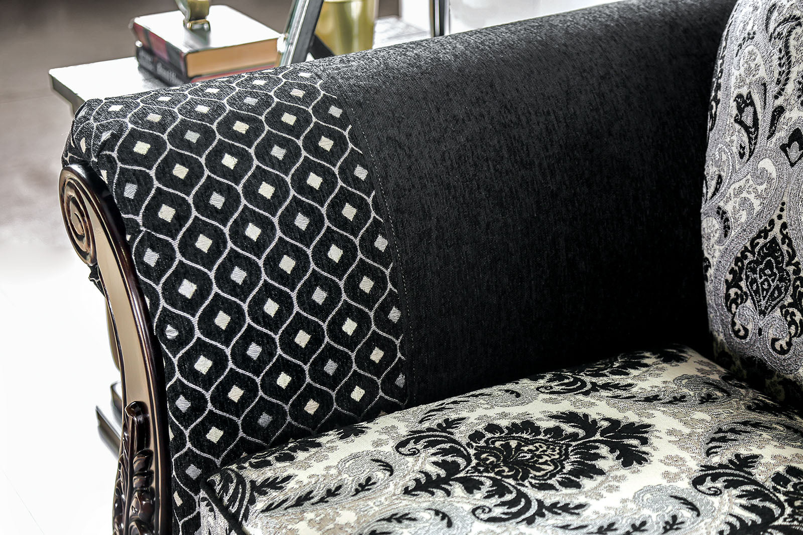Ronja Black Loveseat