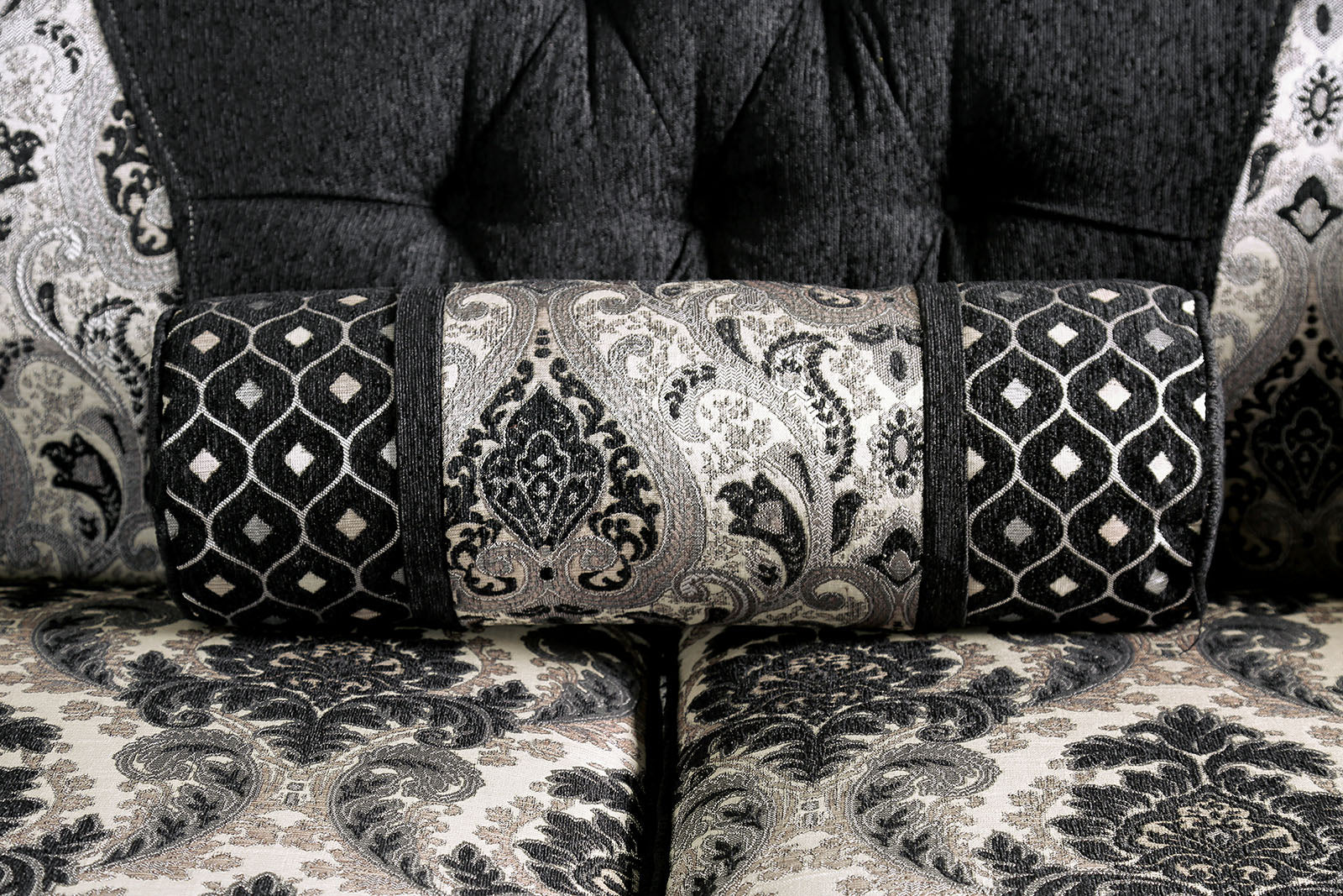 Ronja Black Loveseat