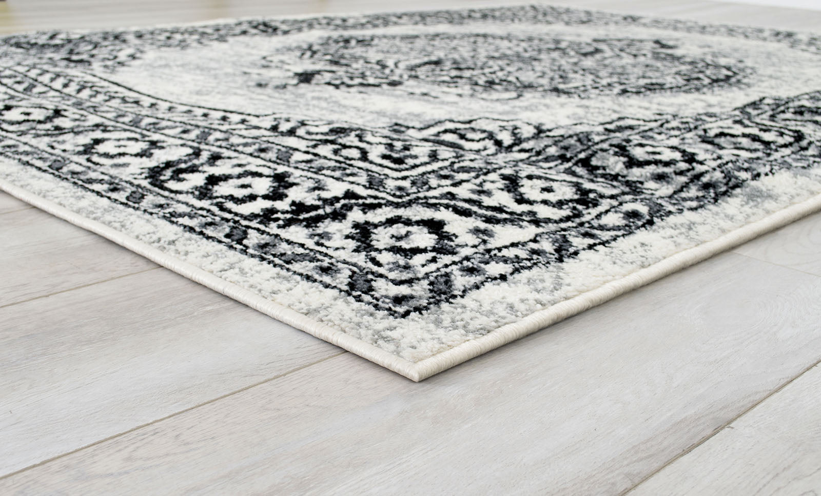 Serang Gray/Black 5' X 7' Area Rug