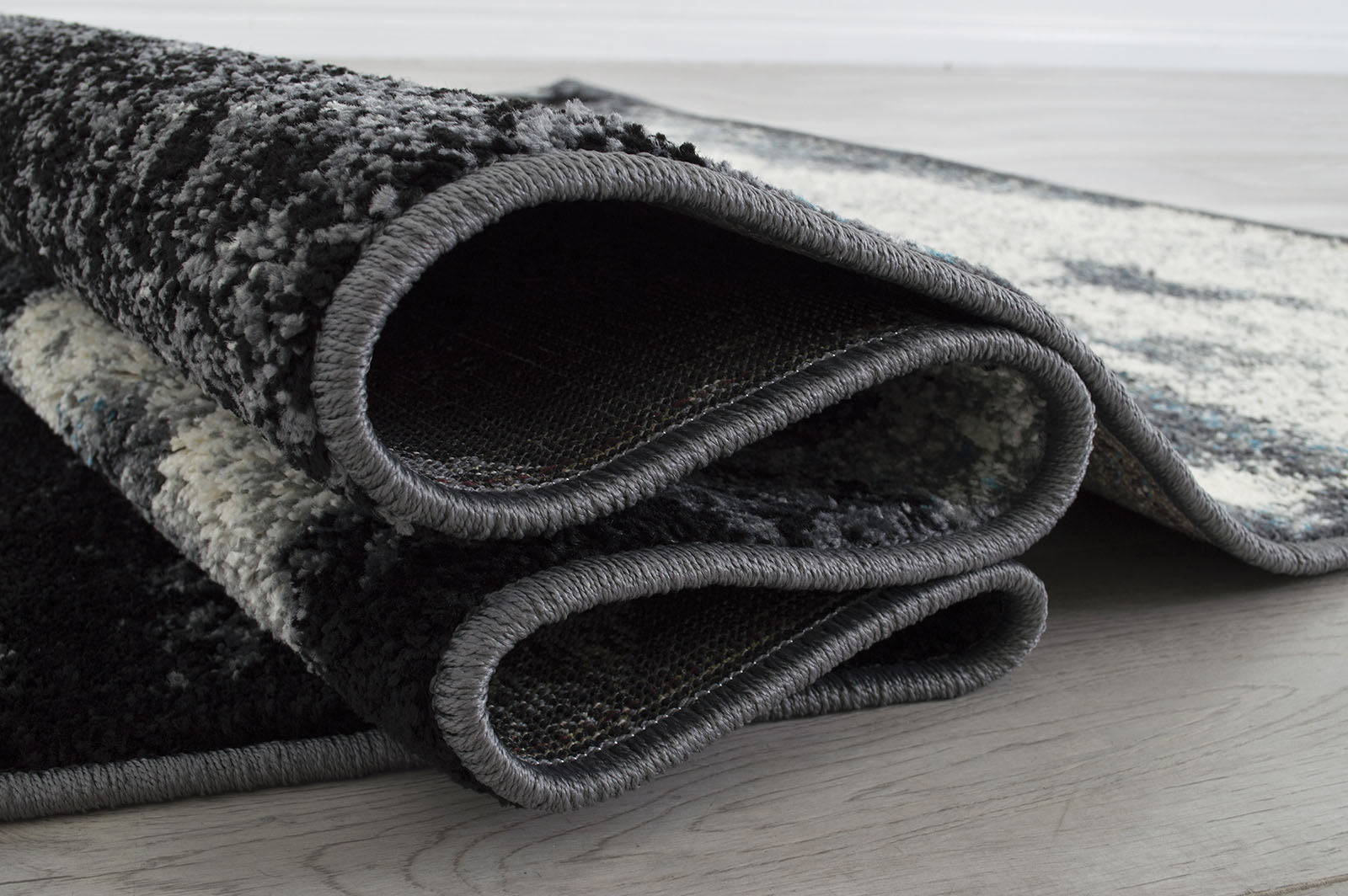 Serang Gray/Black 5'X7' Area Rug