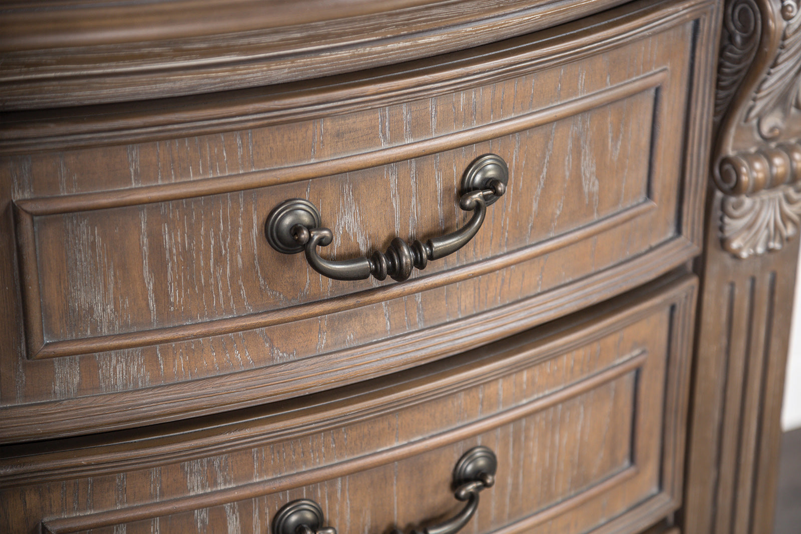 Sevenoaks Weathered Oak 4 Pc. Queen Bedroom Set