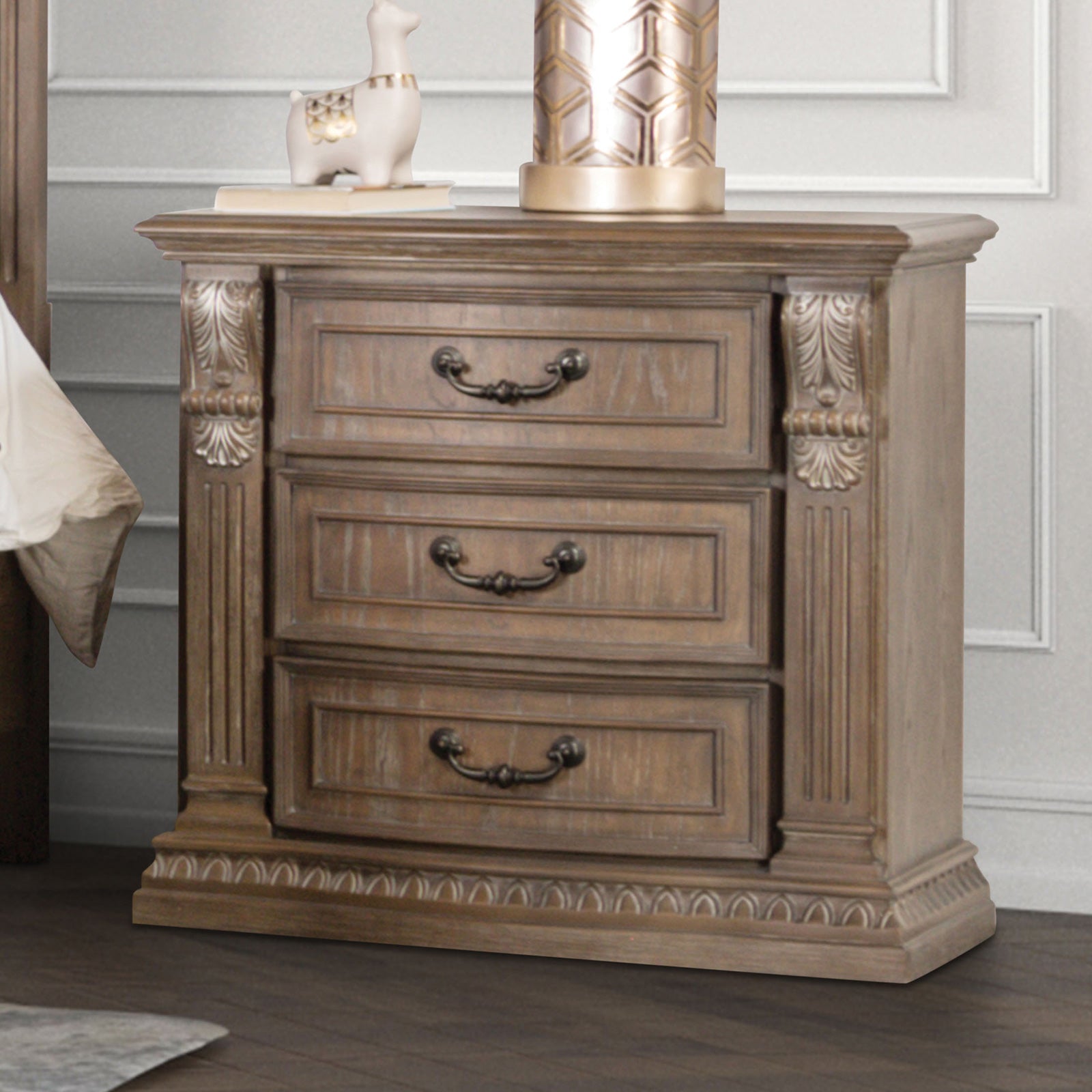 Sevenoaks Weathered Oak 5 Pc. Queen Bedroom Set w/ Chest