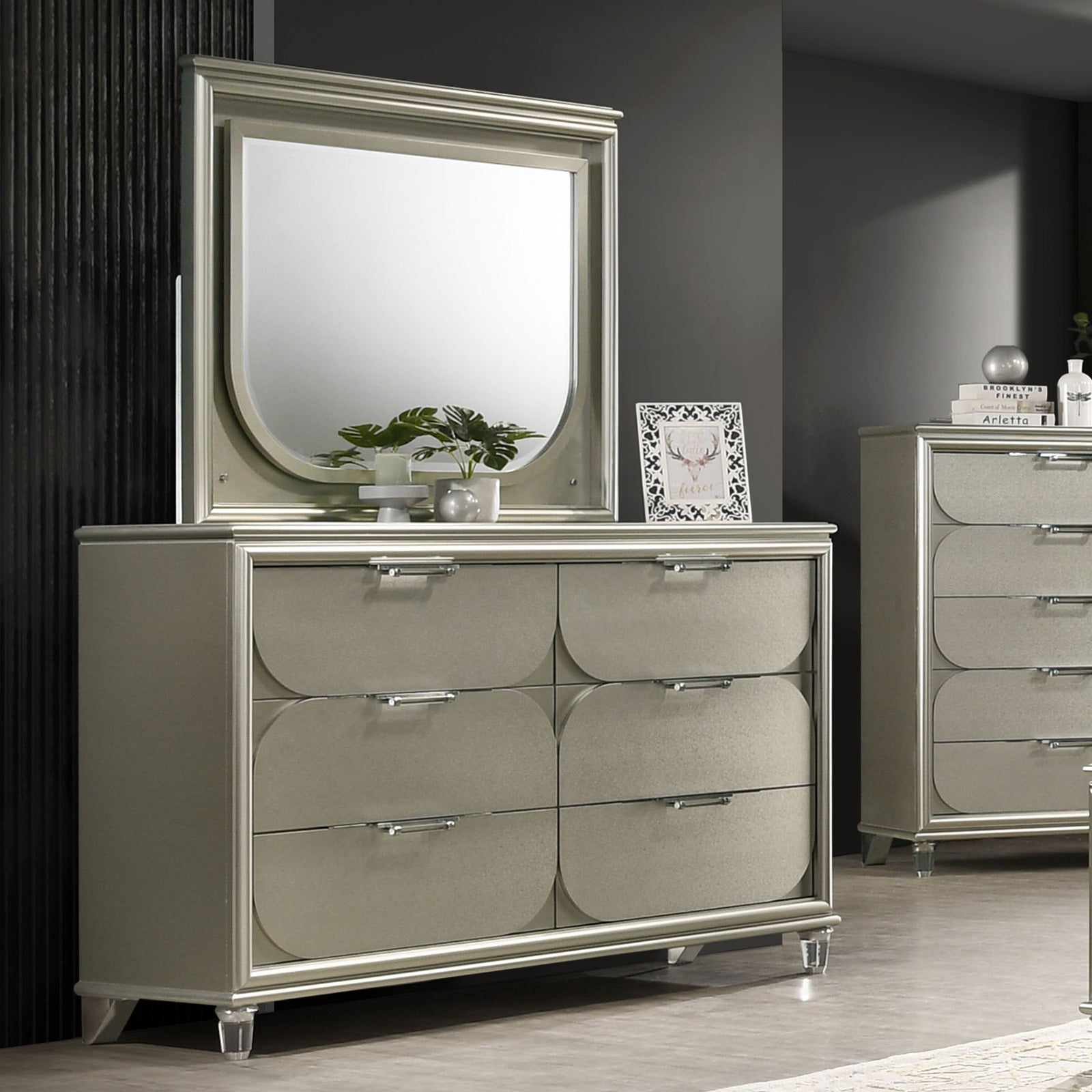 Sheridan Silver Queen 5 Piece Bedroom Set w/2 Nightstands