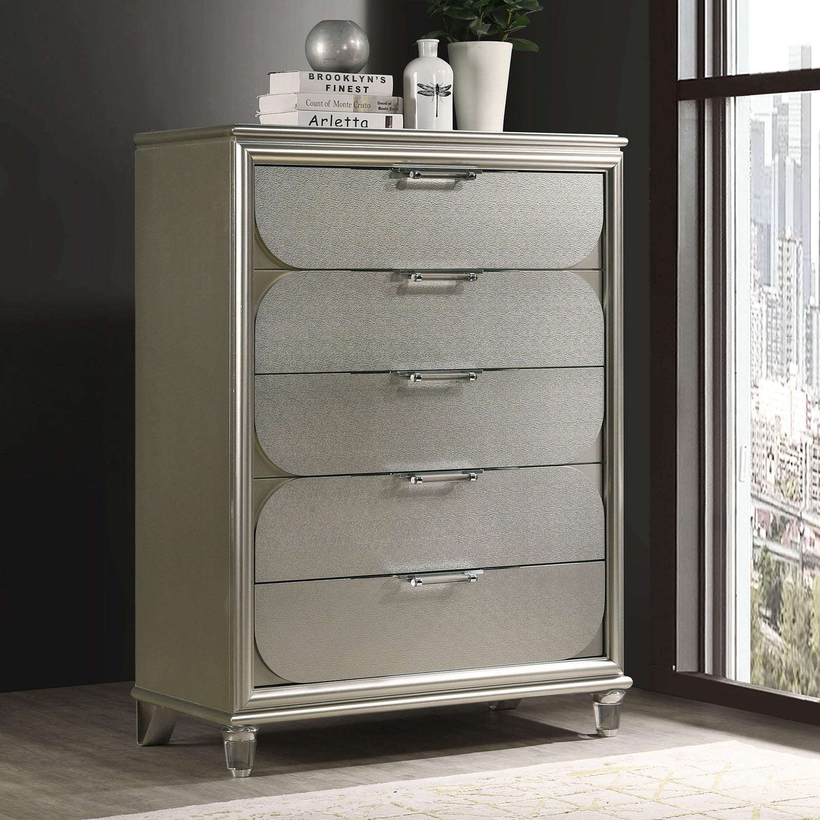 Sheridan Silver Queen 5 Piece Bedroom Set w/Chest