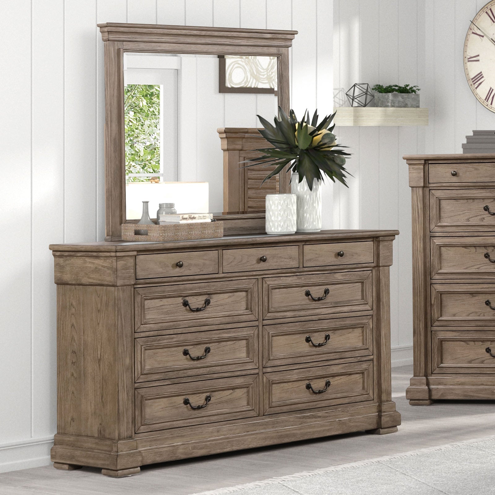 Sheringham Brown Queen 5 Piece Bedroom Set w/Chest