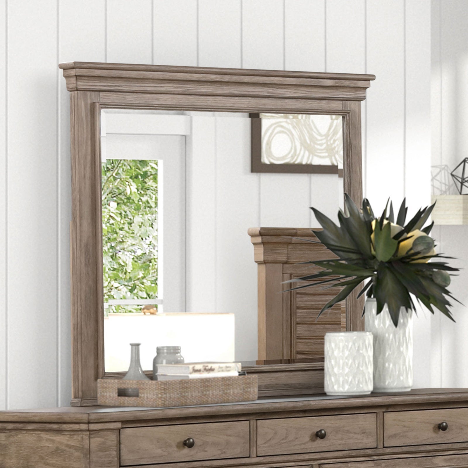 Sheringham Brown Queen 5 Piece Bedroom Set w/Chest