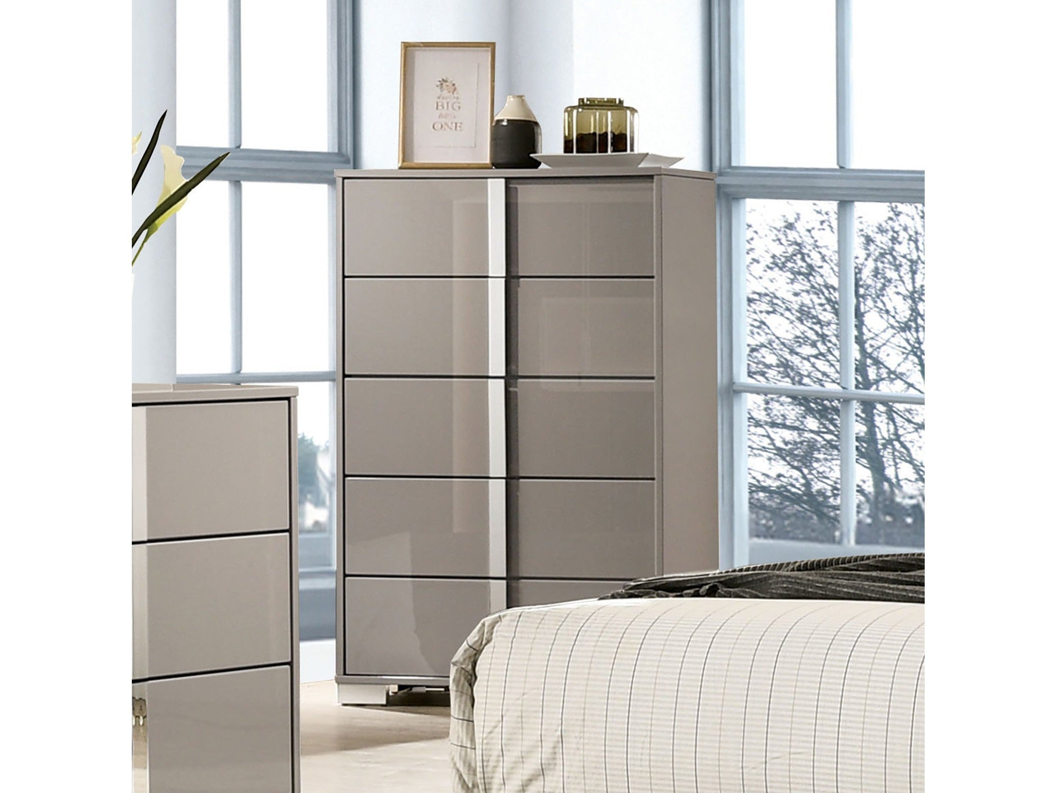 Sinistra Beige Chest