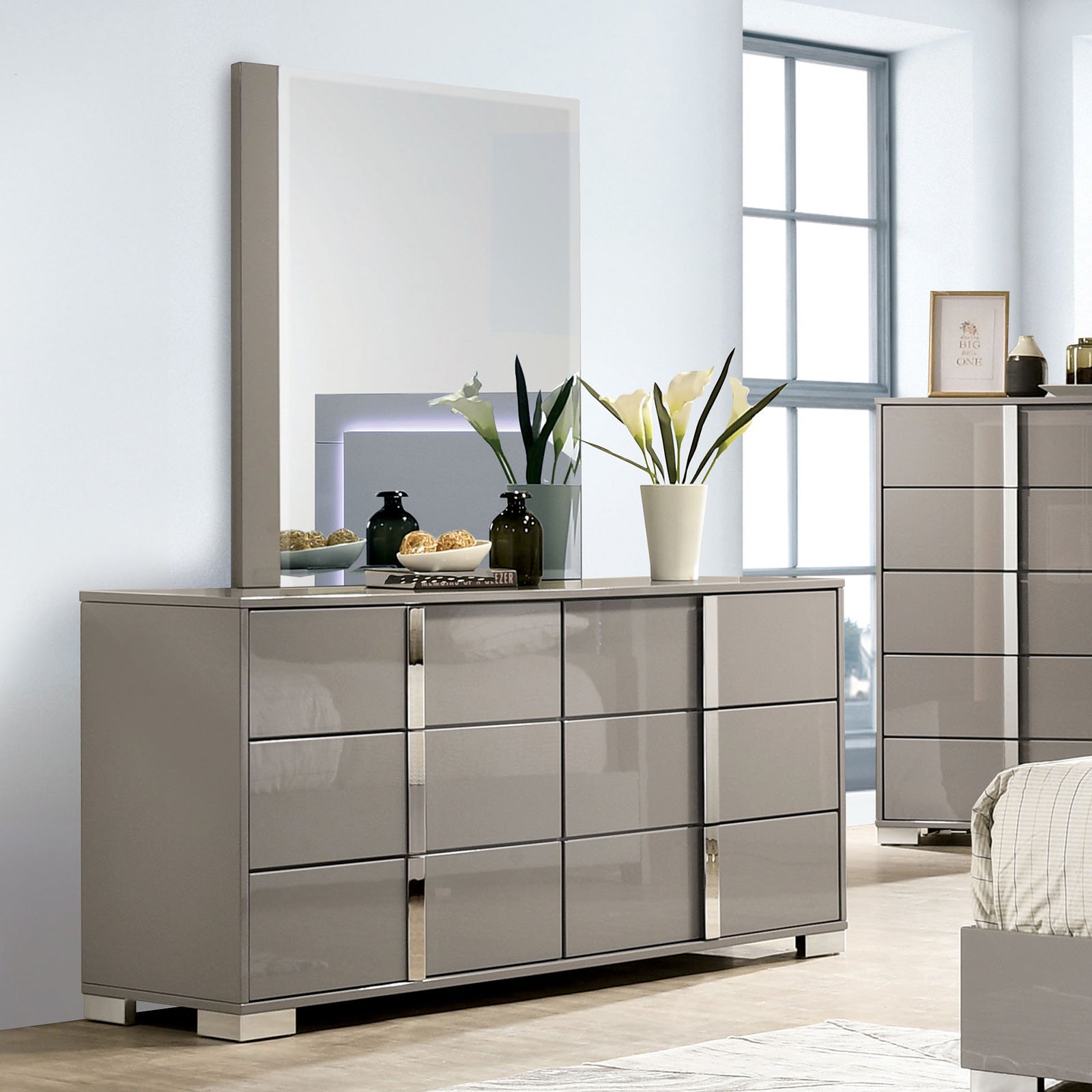 Sinistra Beige Queen 4 Piece Bedroom Set