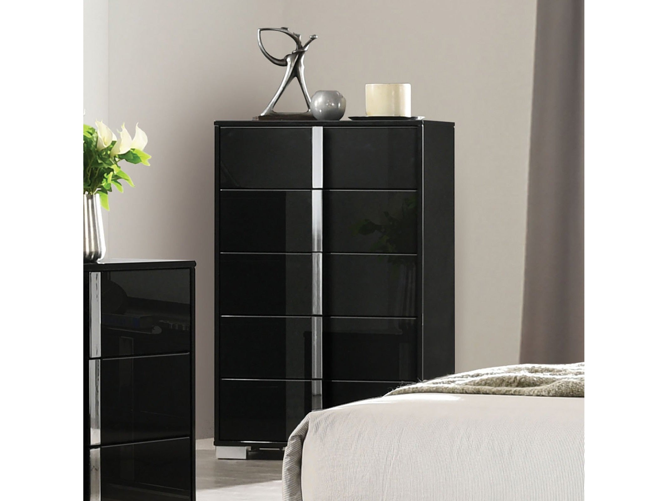 Sinistra Black Chest