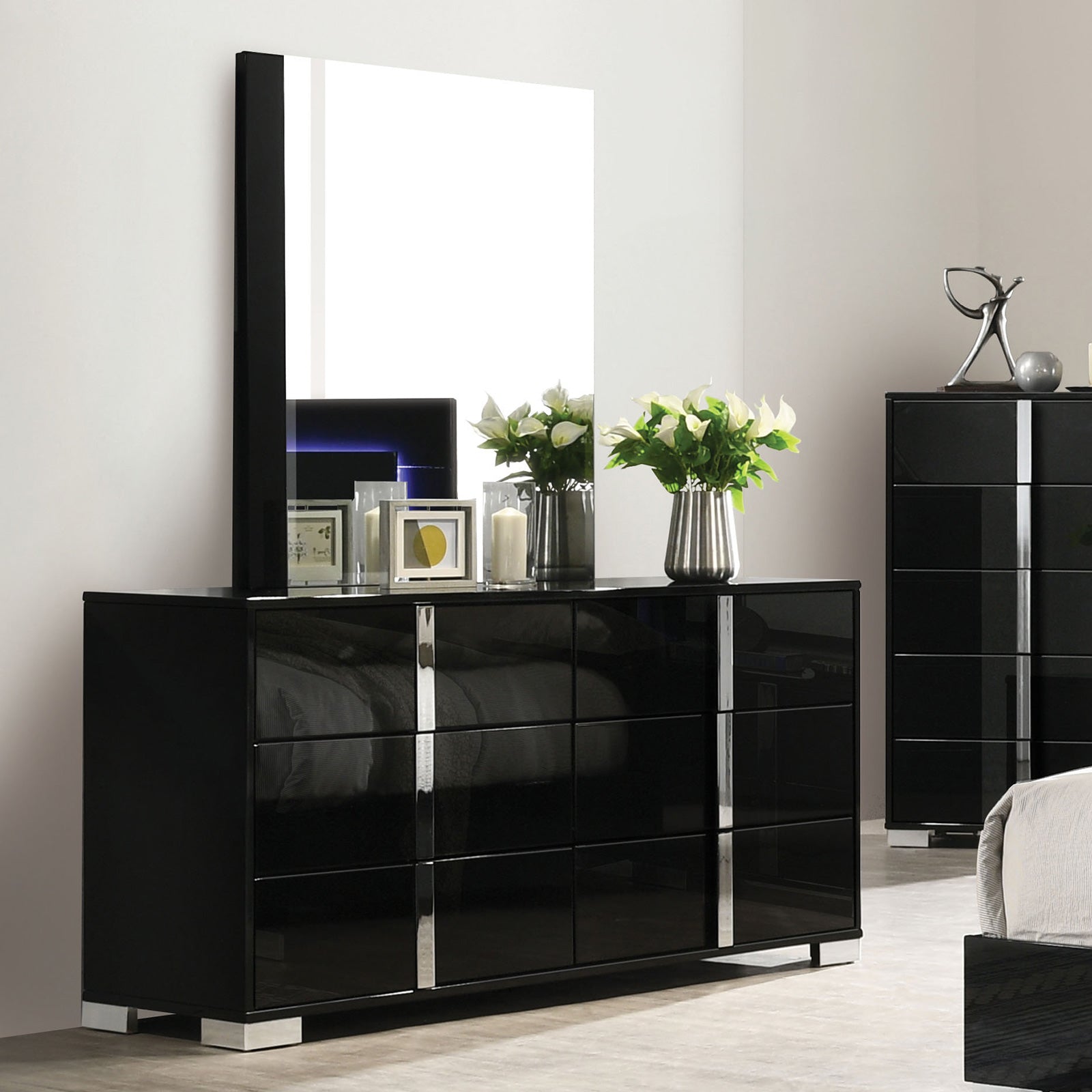 Sinistra Black Queen 5 Piece Bedroom Set w/2 Nightstands