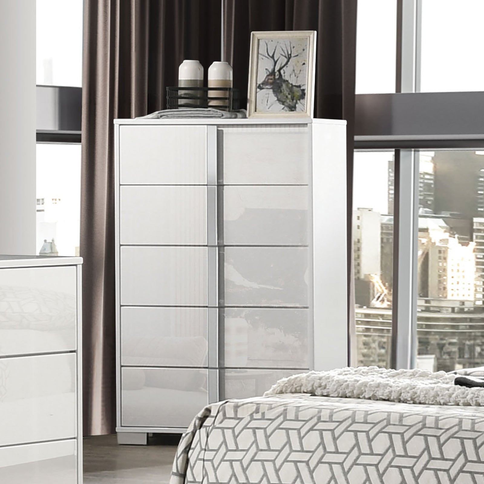 Sinistra White Queen 5 Piece Bedroom Set w/Chest