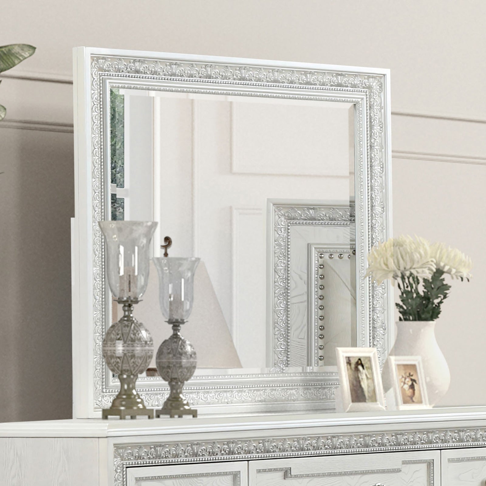 Stella Mia Creamy White Queen 5 Piece Bedroom Set w/Chest