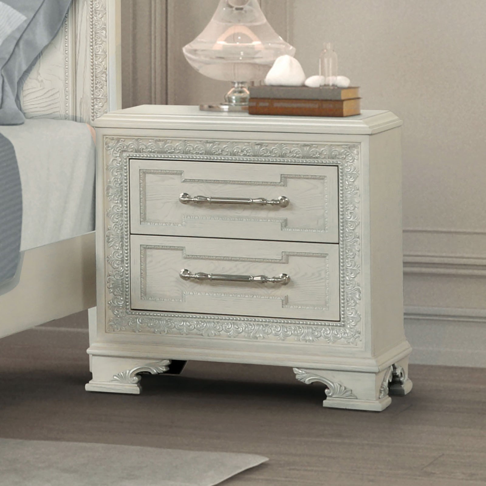 Stella Mia Creamy White Queen 5 Piece Bedroom Set w/Chest
