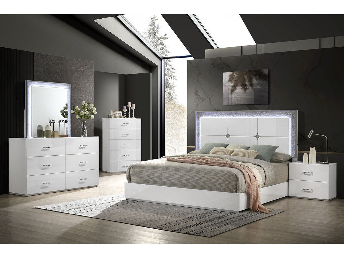 Stoholm White 5 Pc. Queen Bedroom Set w/ Chest