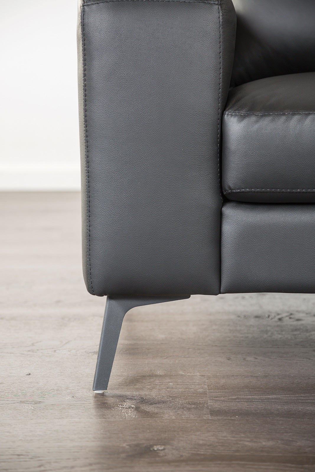 Stordal Black Right-Chaise Sectional
