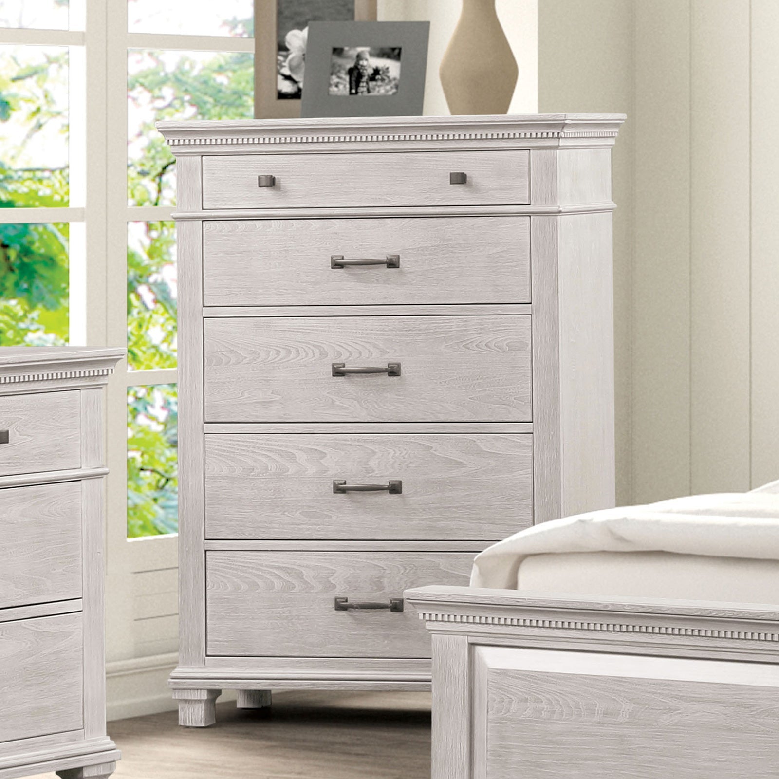 Swanley Weathered Gray Queen 5 Piece Bedroom Set w/Chest