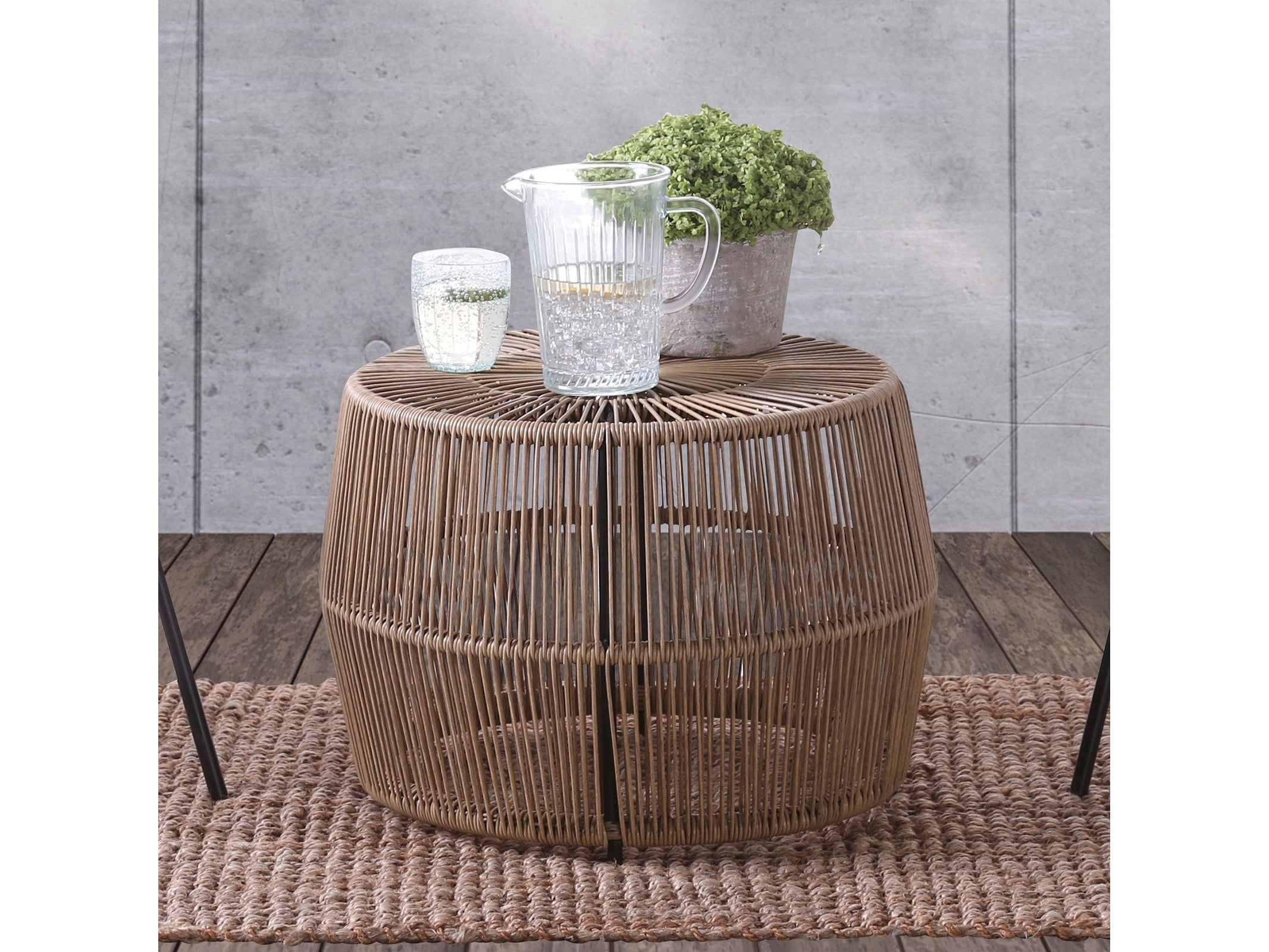 Syna Natural Outdoor Round Table