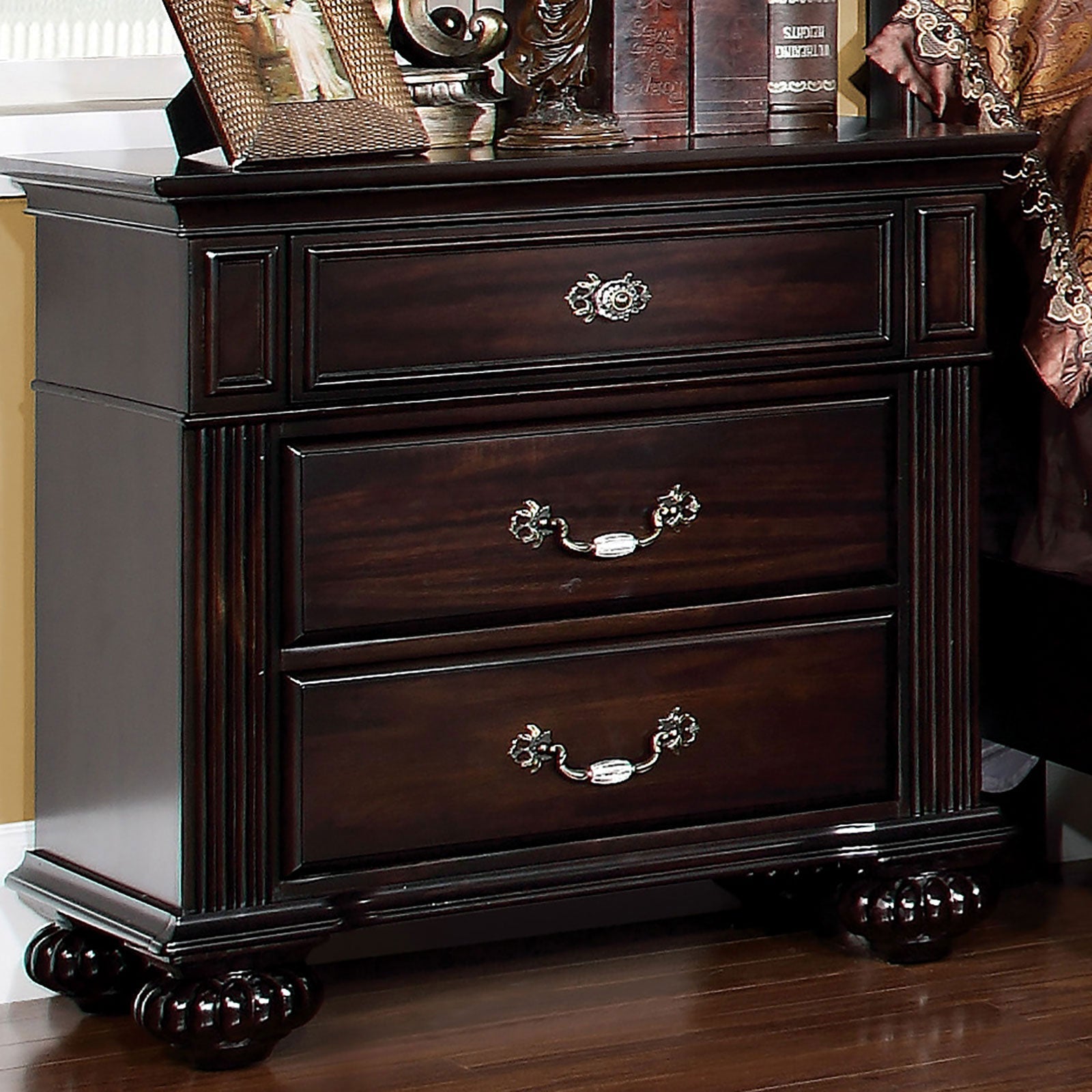 Syracuse Dark Walnut 5 Pc. Queen Bedroom Set w/ Chest