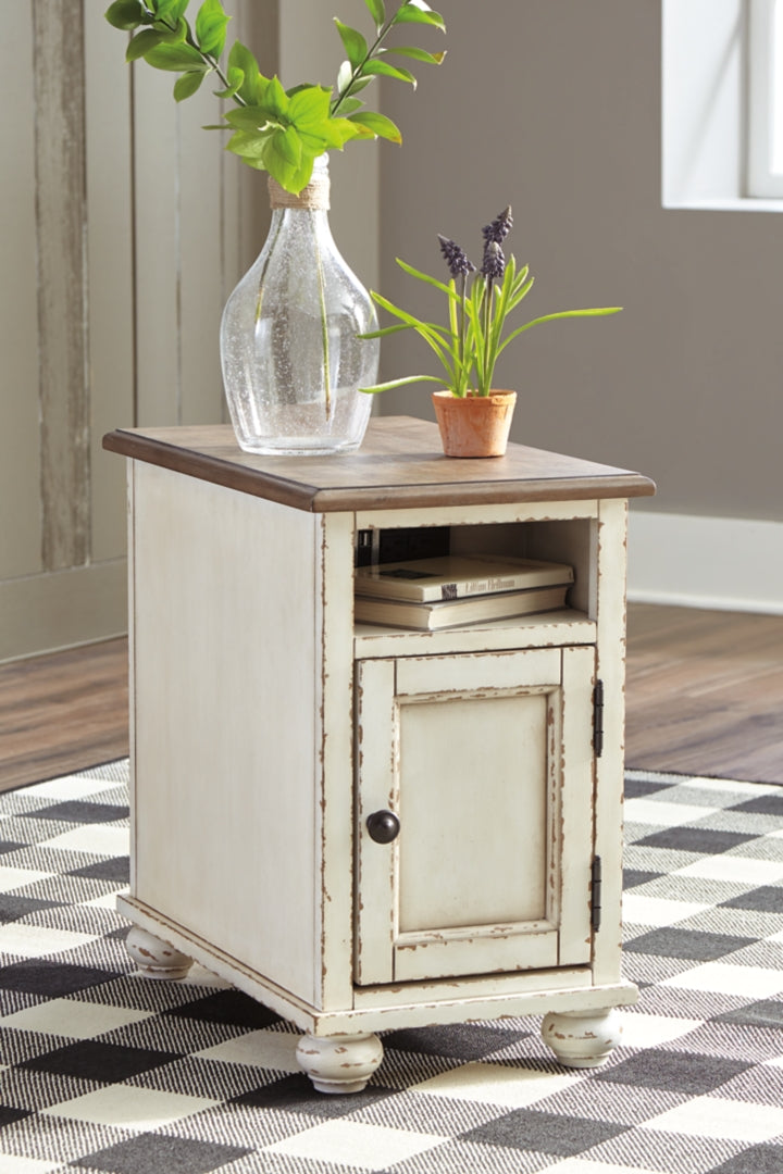 Realyn 2 End Tables