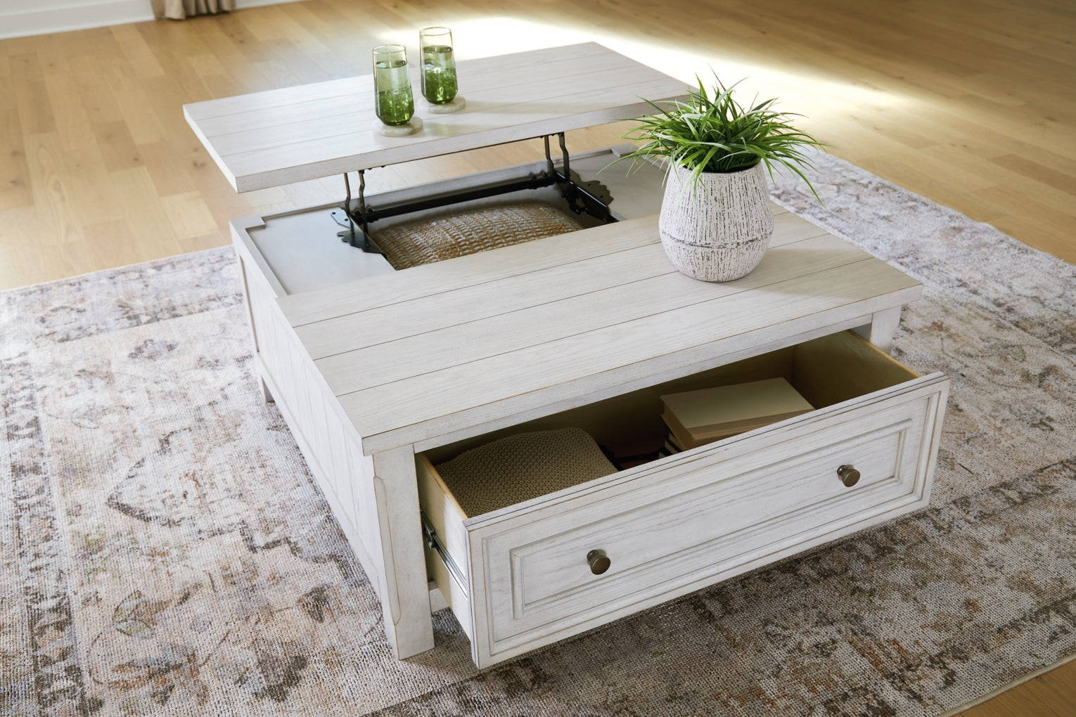 Robbinsdale Lift Top Cocktail Table