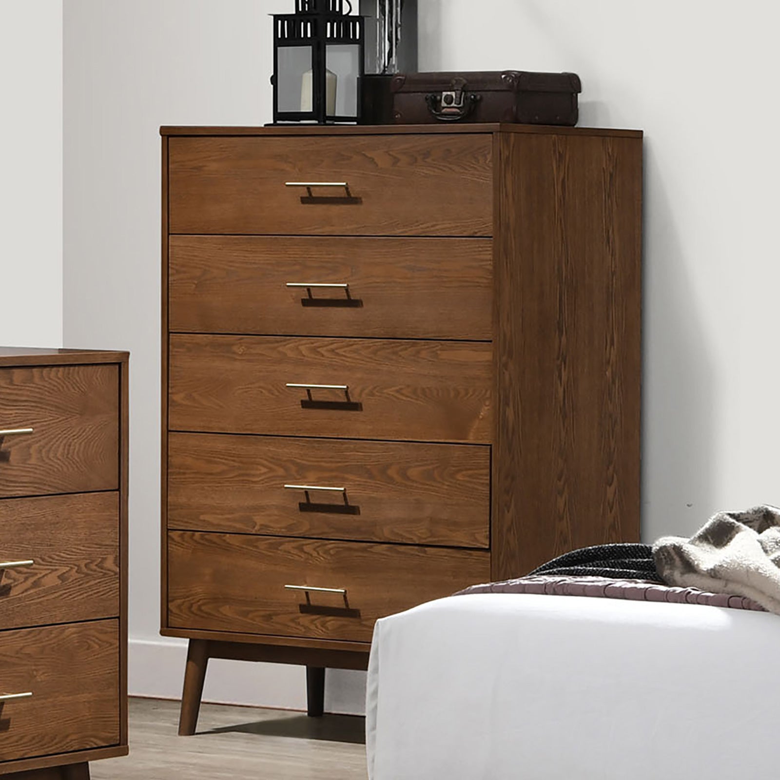 Tromso Walnut 5 Pc. Queen Bedroom Set w/ Chest