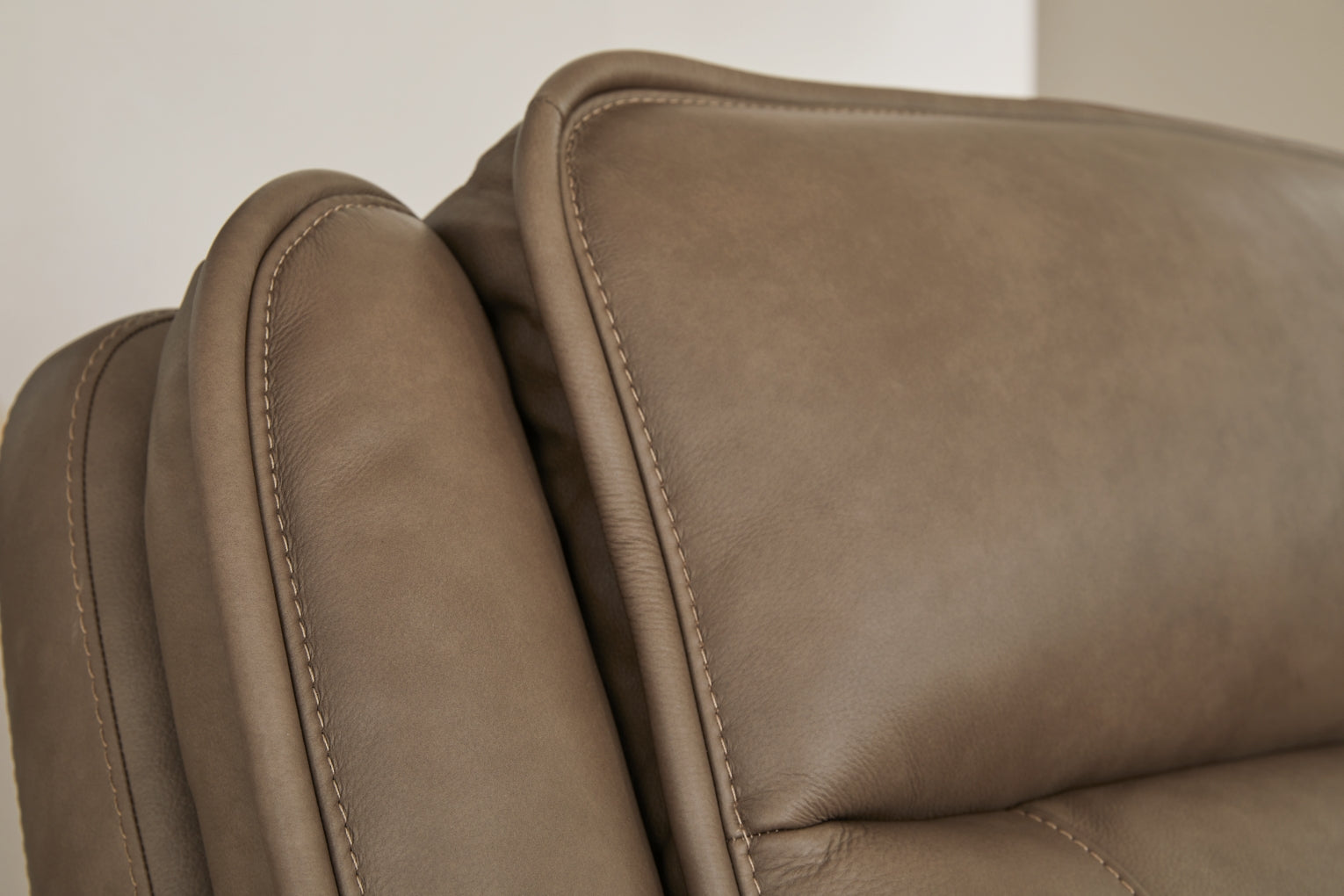 Malcesine Power Reclining Loveseat/Console/Adjustable Headrest