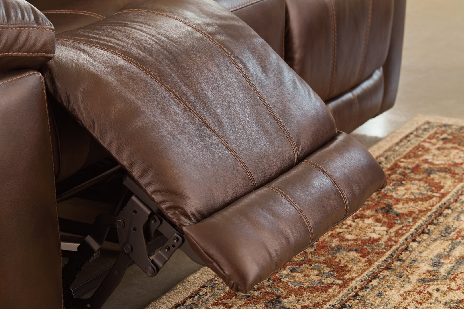 Edmar PWR REC Sofa with ADJ Headrest